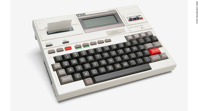 <p class="Normal"> Epson HX-20 là máy tính xách tay đầu tiên trên thế giới. Ra mắt vào năm 1982, chiếc máy tính này gồm một bàn phím, một màn hình LCD, một máy in và chỗ sạc điện.</p>