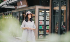Nữ thủ lĩnh sinh viên dạo phố sách