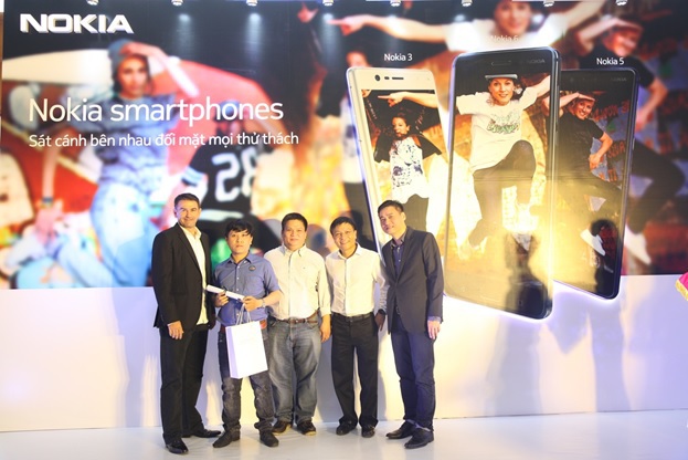 <p class="Normal" style="text-align:justify;"> Hội nghị đối tác và giới thiệu điện thoại Nokia mới tại Việt Nam diễn ra vào ngày 12/7 tại Hà Nội, thu hút đông đảo khách mời, đối tác của Nokia tham dự. </p>