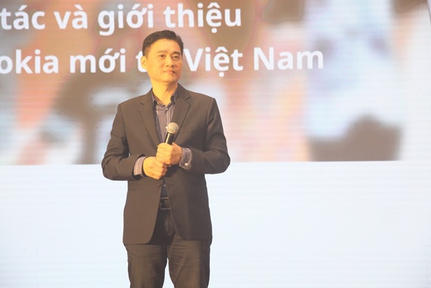 <p style="text-align:justify;"> <span style="text-align:justify;">Chia sẻ thêm về chiến lược của công ty, ông Kyler Tan, Tổng giám đốc HMD Global Việt Nam, nhấn mạnh đến yếu tố sản phẩm. Ông tin tưởng rằng, với những mẫu mã đa dạng và tính năng nổi bật, sản phẩm điện thoại Nokia mới sẽ một lần nữa chinh phục được những khách hàng khó tính nhất tại Việt Nam. </span></p>