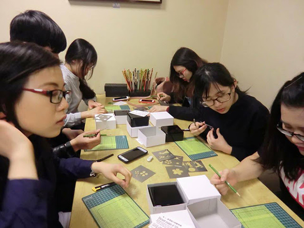 Sinh viên Đại học FPT trong một giờ học ngoại khóa tại Nhật.