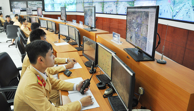 Hoạt động giám sát tại Trung tâm Điều khiển giao thông Hà Nội.