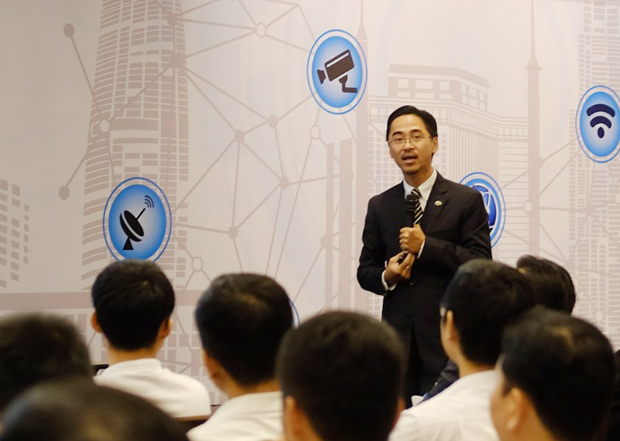 GĐ Công nghệ FPT IS Phan Thanh Sơn chia sẻ tại hội thảo. Ảnh: ICT News.