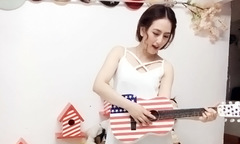 Nàng 'Dâu tây' xinh đẹp của FPT Shop