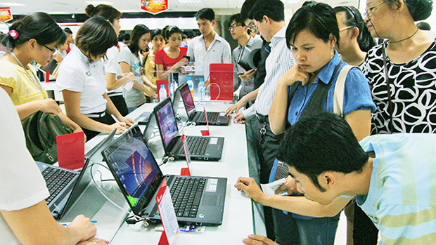 Gần đến thời điểm tựu trường, vì vậy việc tìm mua dụng cụ học tập, đặc biệt là các loại laptop tầm trung đang được nhiều học sinh và phụ huynh quan tâm.