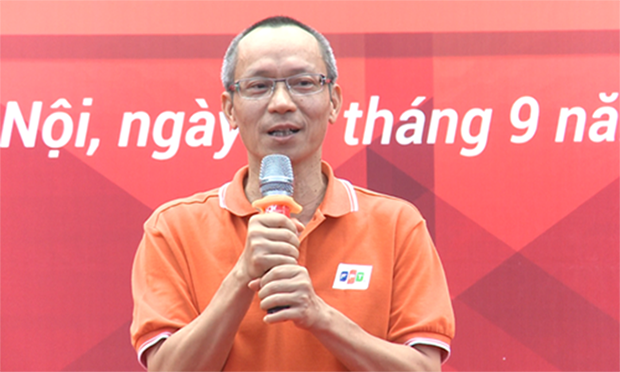 TS. Nguyễn Khắc Thành phát biểu trong lễ khai giảng với chia sẻ thú vị về số 13