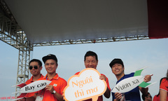 Khoảnh khắc sếp FPT đi xem hội