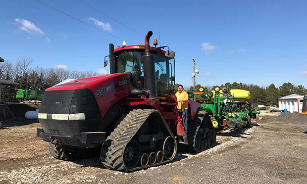 Nông dân và kỹ thuật viên Kyle Schwarting đến từ Ceresco, Nebraska muốn có quyền sửa chữa trang thiết bị nông nghiệp công nghệ cao của chính mình. Ảnh: Olivia Solon