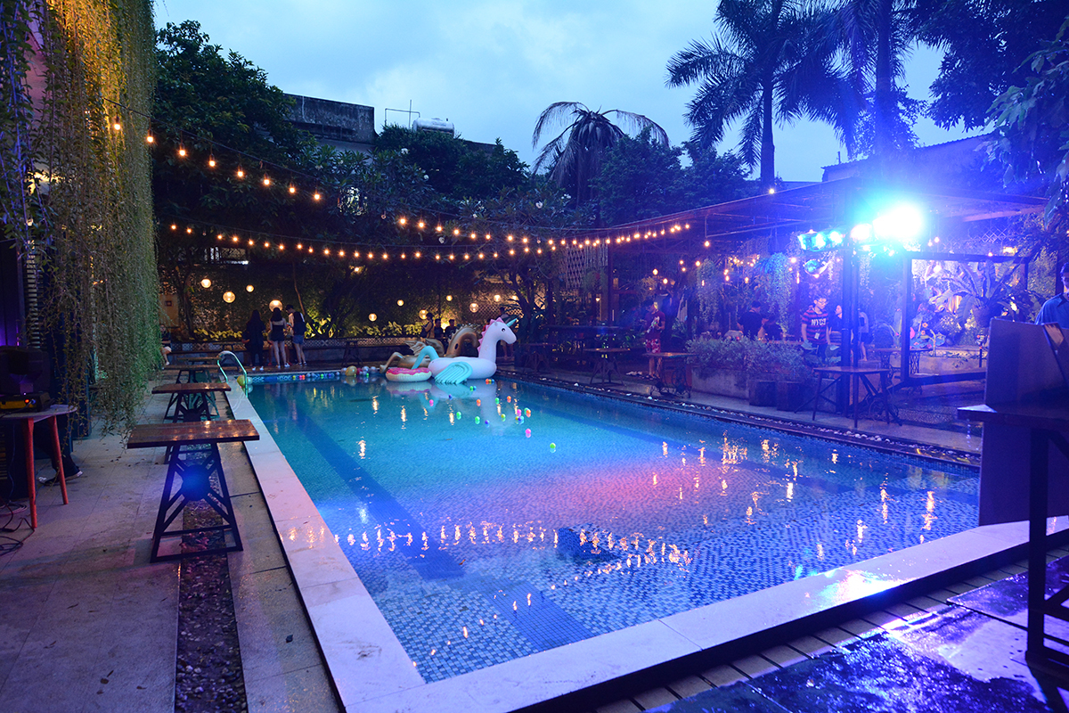 <p> Tối ngày 30/9, chương trình pool party dành cho sinh viên ĐH Greenwich Việt Nam đã diễn ra tại SaiGon Chic, quận Gò Vấp, TP HCM.</p>