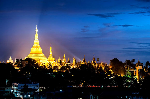 Với tổng diện tích lên đến gần 262.000 km2, Myanmar là đất nước rộng nhất trên khu vực đất liền tại Đông Nam Á, xếp thứ 40 trên bảng xếp hạng thế giới. Có thể nói, Myanmar nhỏ hơn bang Texas, Mỹ một và lớn hơn Afghanistan một chút.