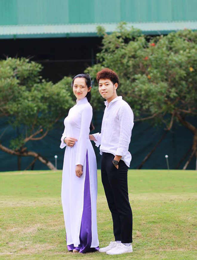 <p class="Normal"> Đôi nam nữ tạo dáng bên ngoài tòa nhà Massda.</p> <p class="Normal" style="text-align:justify;"> Cuộc thi có tổng cộng 6 hạng mục giải thưởng gồm: Em đẹp nhất, Phong cách ấn tượng, Nam thanh nữ tú, Ái mộ, Sắc màu diễm lệ và Đông quá xá quà xa. Mỗi hạng mục đều có giải thưởng dành cho cá nhân và tập thể.</p>