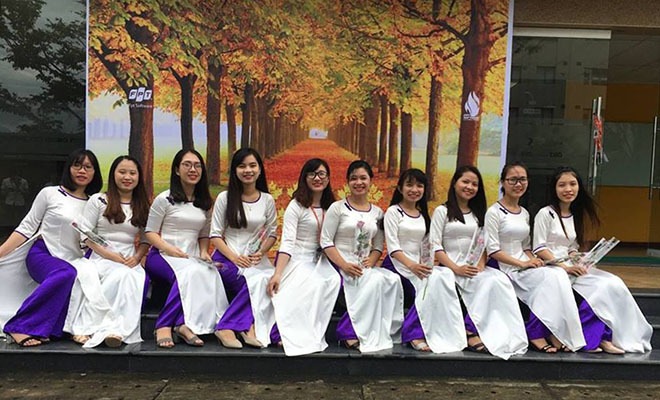 <p class="Normal" style="text-align:justify;"> Hình chụp toàn thân của người mẫu và được tính là hình tập thể khi có từ 3 người trở lên. Ảnh có thể hiệu chỉnh bằng các loại phần mềm điện toán cho phù hợp...</p>