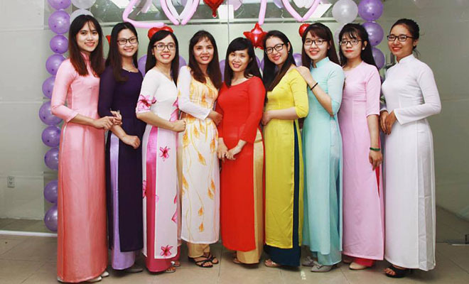 <p style="text-align:justify;"> Áo dài với nhiều gam màu khác nhau đã tạo hiệu ứng mạnh cho người xem.</p>