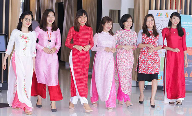 <p class="Normal" style="text-align:justify;"> Ban tổ chức còn tổng hợp danh sách dựa trên hashtag #FDNEmdep2017 và gửi tặng 100 suất voucher xem phim CGV tới nữ CBNV FPT Software Đà Nẵng. Đây là chủ nhân 100 bức ảnh sớm nhất thực hiện đầy đủ thể lệ, mỗi cá nhân nhận tối đa một suất voucher.</p>