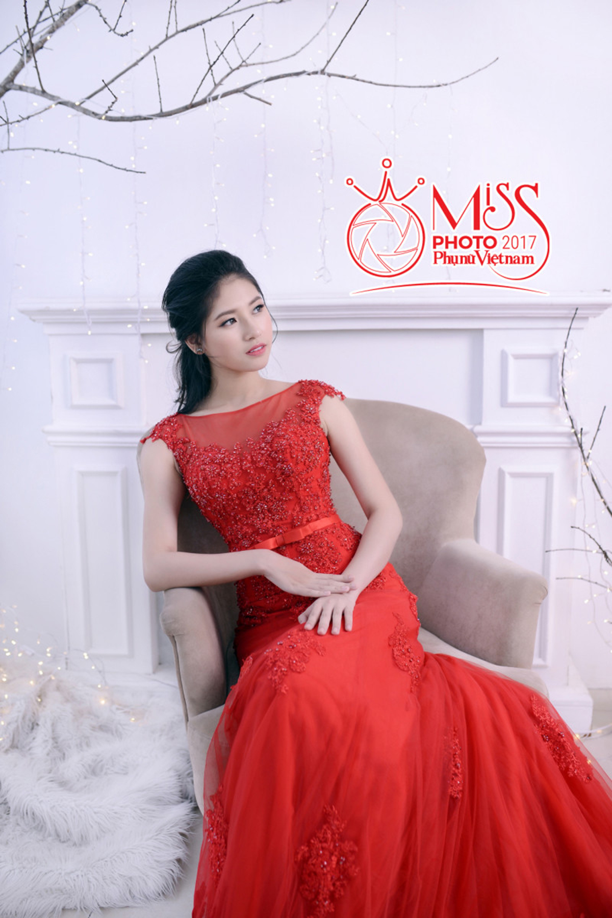 <p> Bộ ảnh với trang phục màu đỏ của Phạm Hoàng Thu Uyên được Ban giám khảo Miss Photo đánh giá là có hồn, rất phong cách và cá tính. </p>