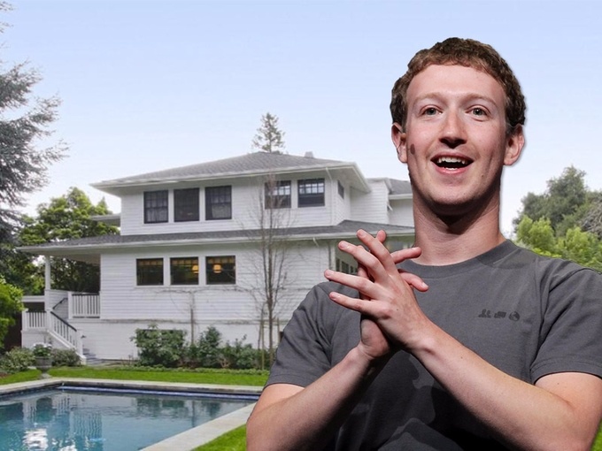 <p class="Normal"> Zuckerberg cũng được biết tới là một người không quan tâm tới bất động sản và thường dễ dàng bỏ một số tiền lớn chỉ để mua những thứ mình thích. Vào tháng 5/2011, ông đã mua một ngôi nhà có diện tích 500 m2 với giá 7 triệu USD ở Palo Alto, California. Năm sau, ông tiếp tục chi hơn 30 triệu USD để mua bốn ngôi nhà, với kế hoạch sẽ san bằng tất cả rồi xây dựng lại. Năm 2013, ông mua một ngôi nhà ở San Francisco rồi bỏ ra 1 triệu USD để cải tạo và tu sửa.</p>