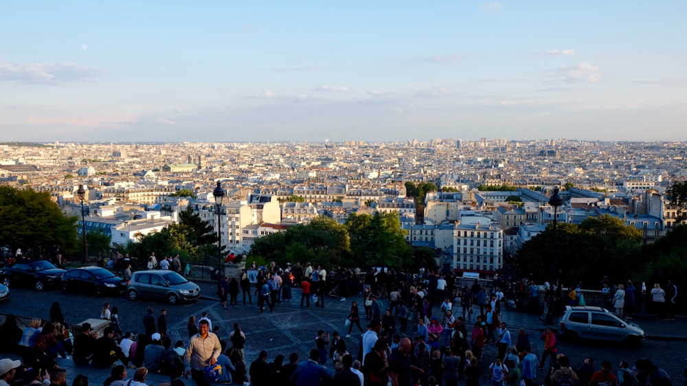 <p class="Normal" style="margin-top:12pt;margin-right:0cm;margin-bottom:12pt;margin-left:0cm;line-height:15pt;"> <span lang="en-us" xml:lang="en-us">Từng là nơi tập trung của nhiều họa sĩ nổi tiếng, cùng với nhà thờ Sacre-Coeur, đồi Montmartre là một trong những điểm thu hút đông du khách nhất Paris.</span></p> <p>  </p>