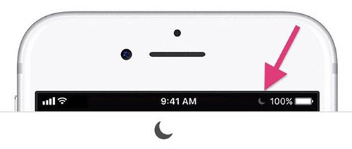 <p class="Normal"> <strong>Không làm phiền</strong></p> <p class="Normal"> Biểu tượng "mặt trăng" ở góc phải màn hình cho biết iPhone, iPad đang kích hoạt Do not Disturb. Như tên gọi, tính năng này sẽ tắt toàn bộ thông báo (âm thanh và rung) trừ báo thức để người dùng không bị làm phiền. Khi có cuộc gọi đến, điện thoại cũng sẽ tự động từ chối. Vào mục Settings > Do Not Disturb để cài đặt nâng cao.</p>