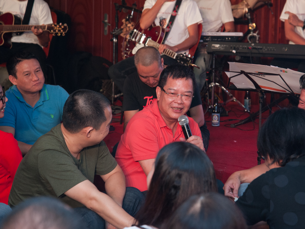 <p> Anh Lê Quang Tiến với phần kể chuyện rất duyên và hài hước.</p>