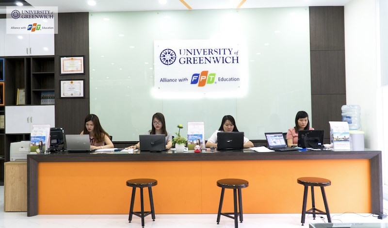 <p class="Normal" style="text-align:justify;"> Đại học Greenwich Việt Nam được hình thành trên cơ sở liên kết giữa Đại học Greenwich Vương Quốc Anh và Tổ chức giáo dục FPT từ năm 2009 với hơn 6.000 sinh viên từ 10 quốc gia trên thế giới đã và đang theo học.</p>