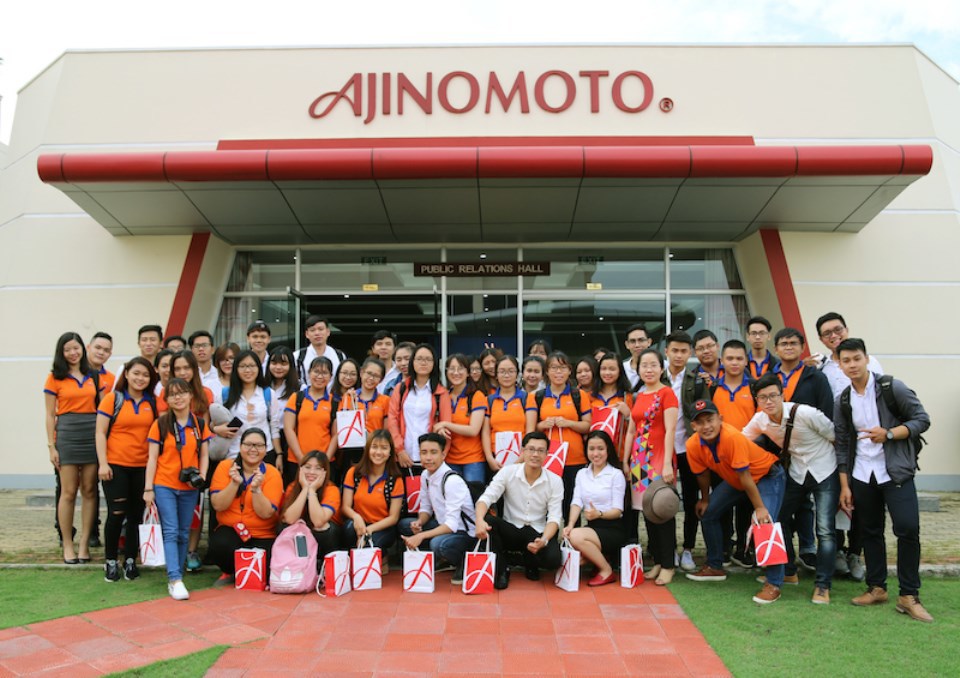 <p class="Normal" style="text-align:justify;"> Mô hình học tại doanh nghiệp của nhà trường cũng được đánh giá cao bởi phụ huynh và các tập đoàn công ty đối tác. Thay vì học trên lớp, sinh viên các chuyên ngành sẽ được trực tiếp giảng dạy bởi các lãnh đạo từ các công ty đối tác của Đại học Greenwich Việt Nam và được tham qua cơ sở làm việc của nhiều doanh nghiệp tập đoàn lớn như Ajinomoto, Deloitte, Honda, Mitsubishi…</p>
