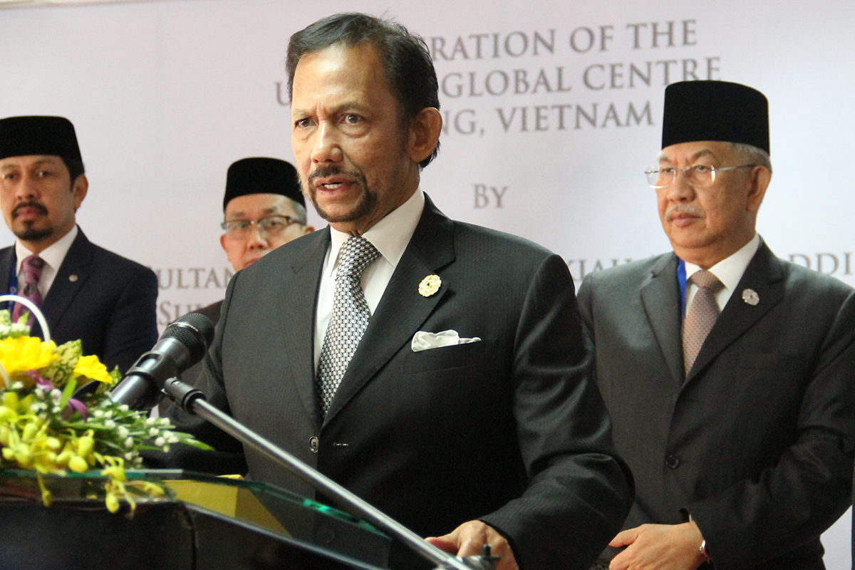 <p class="Normal" style="text-align:justify;"> Quốc vương Brunei Hassanal Bolkiah tuyên bố khánh thành Trung tâm tiếng Anh - FPT UBD Global Centre. Ông chúc cho chương trình hợp tác thành công và bền chặt trong tương lai.</p> <p class="Normal">  </p>