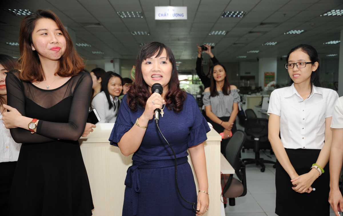 <p> Chị Nguyễn Thị Hữu Quyên, Phó Giám đốc FPT Telecom HCM, thay mặt chị em gửi lời chúc mừng đến các 'Chuối".</p>