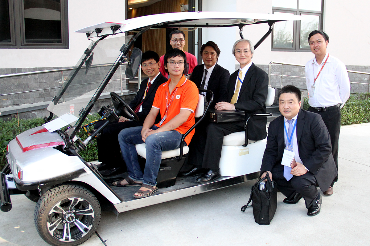 <p class="Normal" style="text-align:justify;"> Sau khi trải nghiệm, Thứ trưởng Nhật Bản tin tưởng vào sự phát triển của công nghệ ô tô tại Việt Nam. Ông hy vọng FPT tiếp tục đầu tư nghiên cứu phát triển các giải pháp công nghệ ô tô để ứng dụng các giải pháp công nghệ vào thực tiễn.</p>