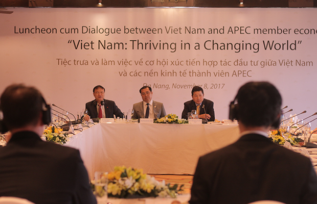 <p> Phiên làm việc về cơ hội xúc tiến cơ hội đầu tư giữa Việt Nam và các nền kinh tế APEC, diễn ra vào ngày 8/11. Tham dự chương trình có ông Phạm Đại Dương, Thứ trưởng Bộ Khoa học và Công nghệ; ông Đỗ Thắng Hải, Thứ trưởng Bộ Công thương; ông Huỳnh Đức Thơ, Chủ tịch UBND TP Đà Nẵng; cùng các doanh nghiệp hàng đầu như UPS, WEF, VinaCapital, Ageda Outside, GR, UL, Mizuho Bank... </p>