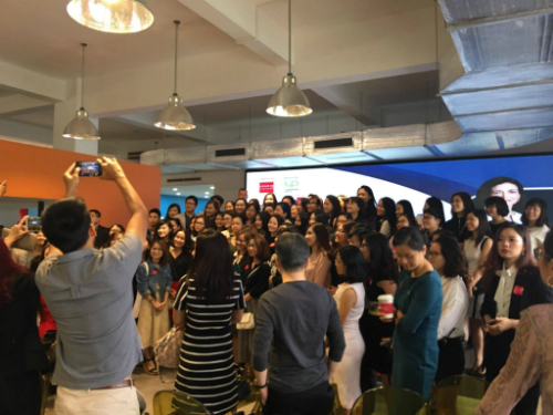 200 bạn trẻ ở Hà Nội, đa phần là nữ giới đã có dịp giao lưu với "nữ tướng" nổi tiếng của Facebook.