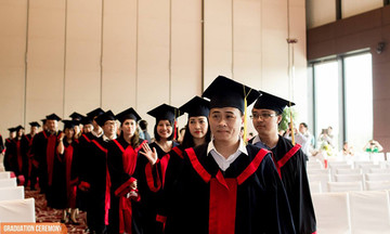 Học viên MBA xúc động trong Lễ tốt nghiệp