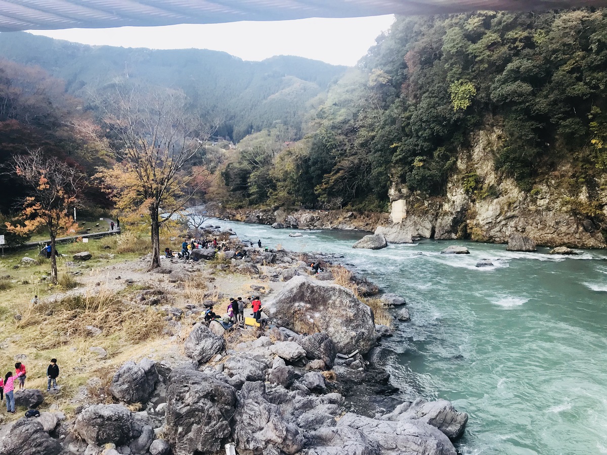 <p class="Normal" style="text-align:justify;"> Đặt chân đến Nhật Bản, du khách sẽ được thưởng ngoạn một góc nhìn rất đẹp về phong cảnh bên dưới chân núi.</p>