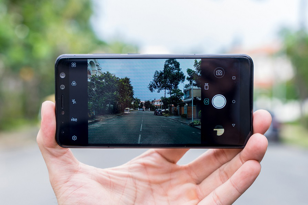 <p> View Prime được trang bị camera sau độ phân giải 16 MP và đặc biệt bộ đôi camera kép phía trước có độ phân giải 20 MP và 8 MP kèm chức năng làm đẹp thông minh sẽ cho ra những bức ảnh selfie đẹp mắt. </p>