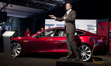 Elon Musk: ‘Tesla tự làm phần cứng AI tốt nhất trên thế giới'