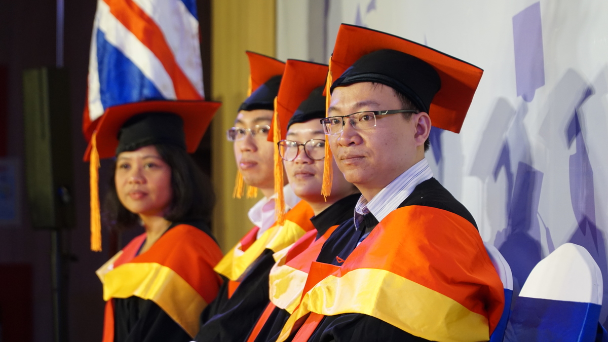 <p class="Normal"> Trong đợt này, ĐH Greenwich Việt Nam công nhận tốt nghiệp cho 300 sinh viên hoàn thành chương trình Cử nhân Công nghệ thông tin và Quản trị Kinh doanh, trong đó có 100 sinh viên theo học tại Hà Nội.</p>