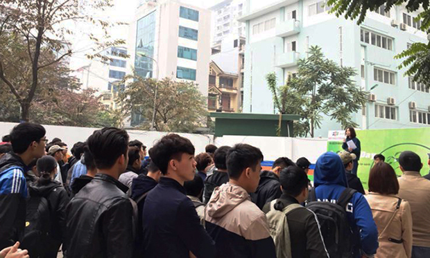 Sáng nay, 25/11, hơn 1600 sinh viên Cao đẳng FPT Polytechnic Hà Nội đã tập trung tại trường và di chuyển về Trung tâm Giáo dục – Quốc phòng, bắt đầu học kỳ quân sự.