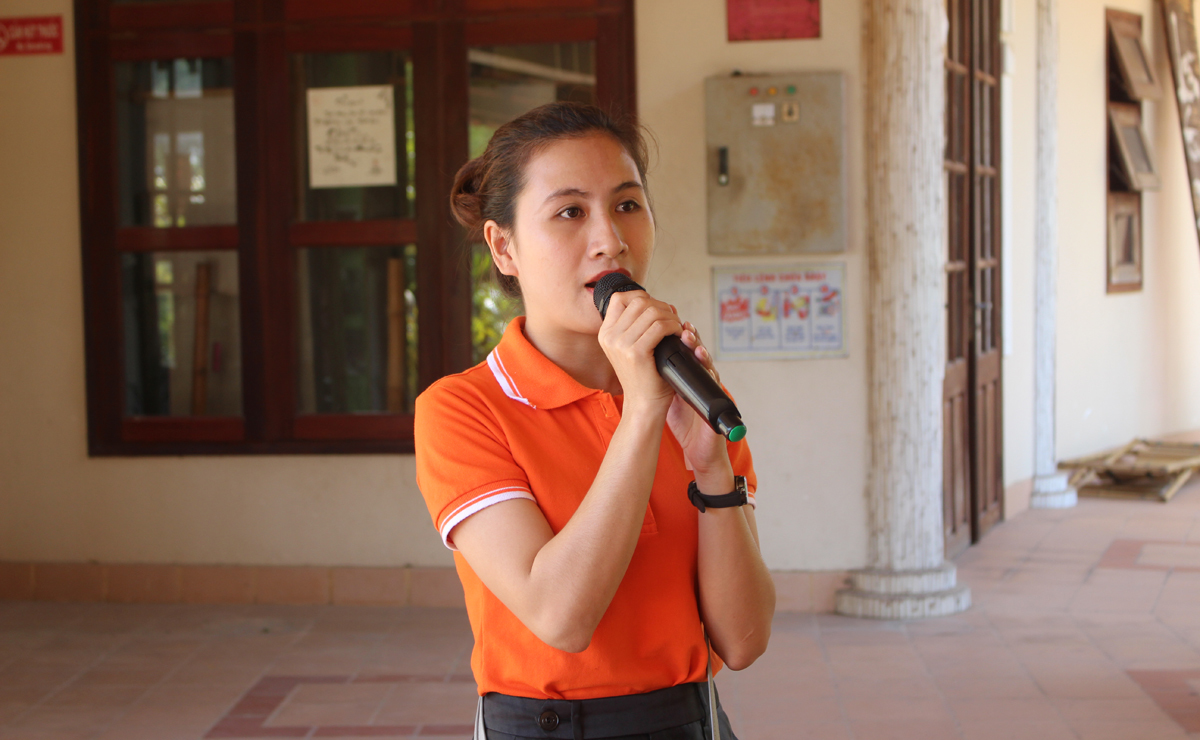 <p> Tham dự chương trình có chị Võ Thị Minh Tuyền, đại diện Ban Nhân sự FPT Telecom, chia sẻ về các phương pháp tuyển dụng dành cho chi nhánh. Chị Tuyền cũng chính là "người cũ" của chi nhánh Bình Dương.</p>