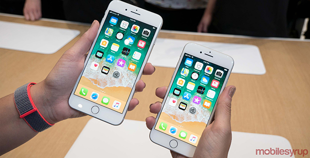 Bộ đôi iPhone 8/8 Plus đang được FPT Shop giảm giá 1 triệu đồng.