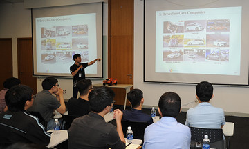 Sinh viên Sài Gòn 'soi' công nghệ xe tự lái FPT