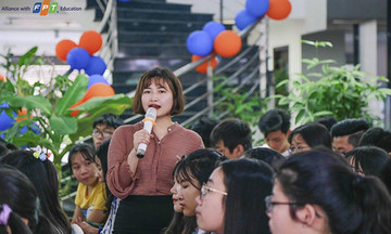 Gần 400 học sinh tập làm sinh viên Đại học Greenwich Việt Nam