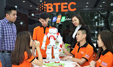 BTEC FPT 'tuyển dụng' nhân viên đặc biệt đầu năm mới