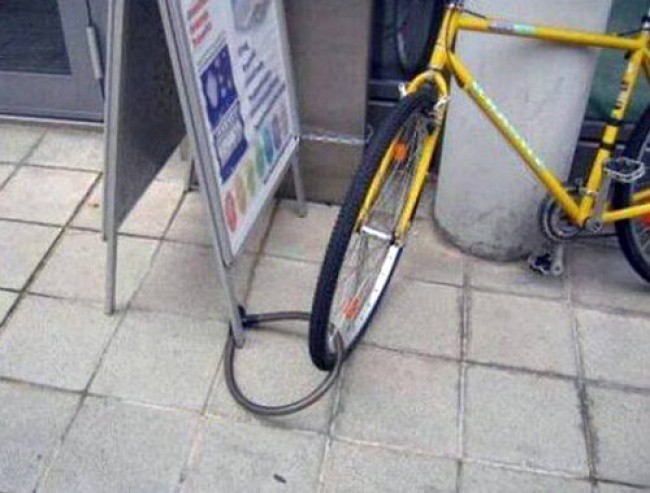 <p> Không biết chủ của chiếc xe đạp này sau đó đi về bằng cái gì. </p>
