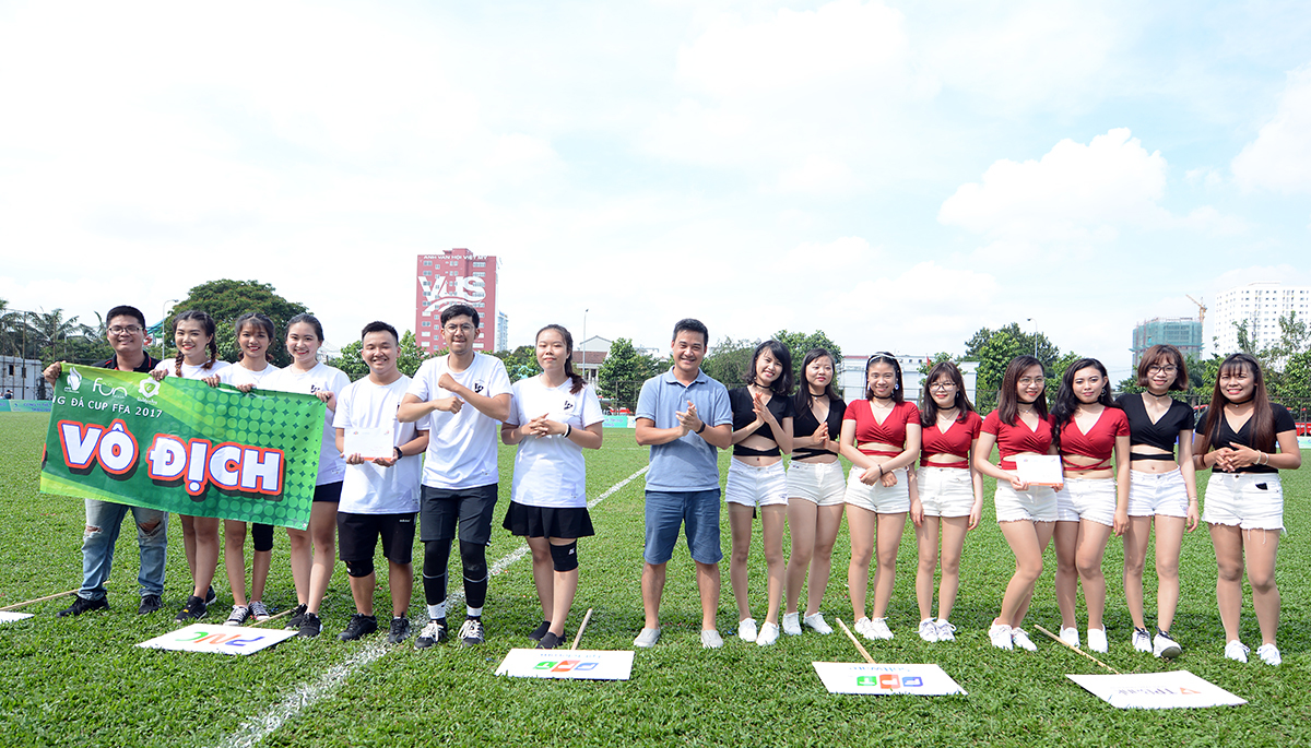 <p> Ở phần thi Cheer Leader, những sinh viên trẻ trung của FPT Education đã giành giải Nhất với phần thưởng 2 triệu đồng. Vị trí thứ hai thuộc về các cô gái của PNC; đồng hạng Ba là FPT Telecom và FPT Software.</p>