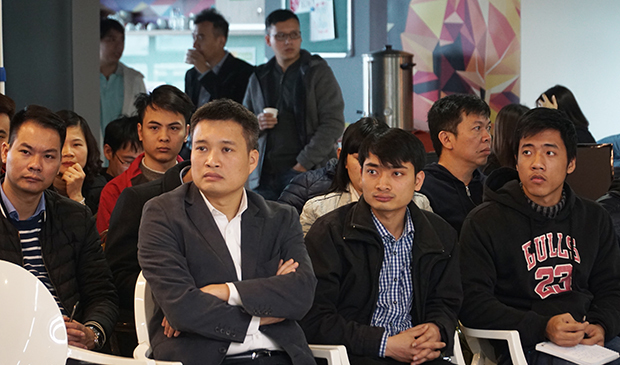 <p class="Normal"> Vietnam IoT Day 2017 có sự góp mặt của những chuyên gia hàng đầu trong lĩnh vực IoT như anh Lê Nhân Tâm - Giám đốc Smart Cities Lab, VNPT; anh Nguyễn Khắc Tới - Co-Founder IceTea; anh Jason Wong - Trưởng phòng kĩ thuật Avnet ASEAN; anh Lê Quang Hiếu - Founder VietStack; anh Lê Ngọc Tuấn - Trưởng phòng IoT, Ban Công nghệ, tập đoàn FPT...</p>