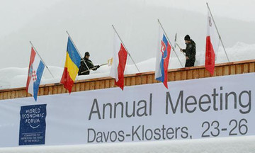 Chủ tịch FPT lên núi tuyết Davos săn cá voi