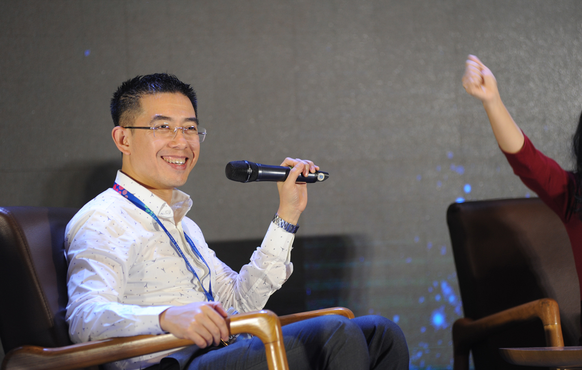 <p> 'Gỡ hòa một đều rồi', một giọng vang liên khiến CEO Hoàng Việt Anh chỉ biết nở nụ cười tươi.</p>