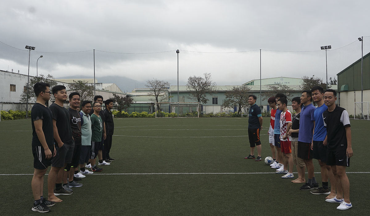 <p style="text-align:justify;"> Cuối tuần qua, Trung trâm Trao đổi sinh viên quốc tế FPT - FISEC đã tổ chức trận đá bóng giao lưu giữa sinh viên ĐH FPT và sinh viên ĐH Quốc gia Brunei. Các trận đấu diễn ra trên sân bóng Tòa nhà FPT Massda, TP Đà Nẵng.</p>