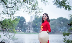 Nữ sinh FPT 'yêu U23 Việt Nam'