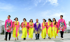 'Trai xinh gái đẹp' miền quan họ khoe sắc xuân