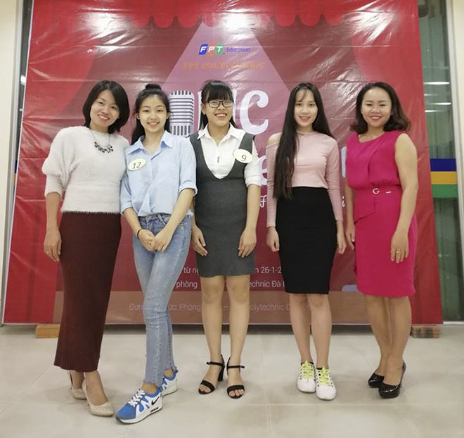 <p class="Normal" style="text-align:justify;"> Ngày 31/1, FPT Polytechnic Đà Nẵng đã tổ chức vòng chung kết cuộc thi "Tìm kiếm tài năng MC". Chương trình dành cho sinh viên có niềm đam mê sân khấu cũng như dẫn chương trình.</p>